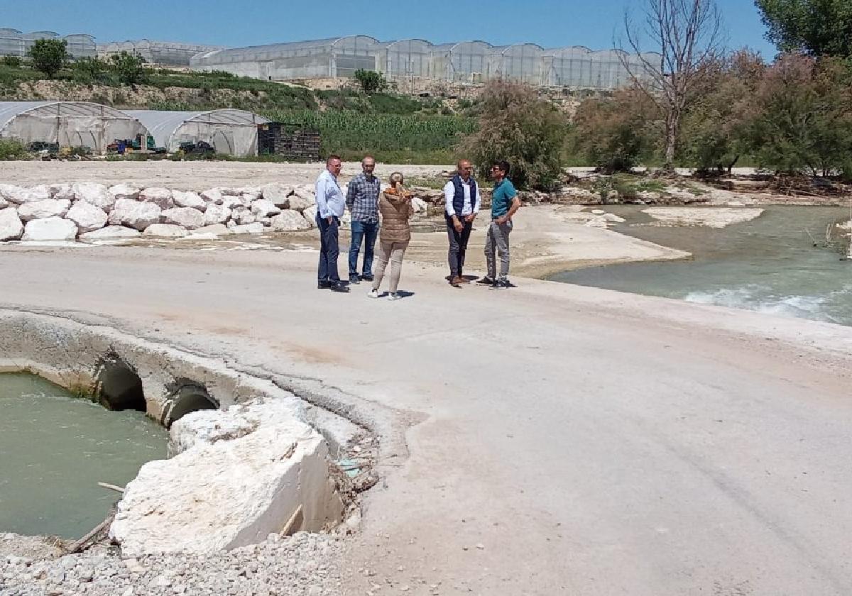Canara y La Carrasquilla estrenan paso sobre el Argos tras las lluvias