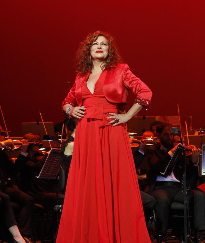Imagen secundaria 2 - 1. 'Los dos hidalgos de Verona', adaptada por Declan Donnellan y Nick Ormerod. 2. Pilar Jurado en la actuación de Los Mejores de LA VERDAD 2019. 