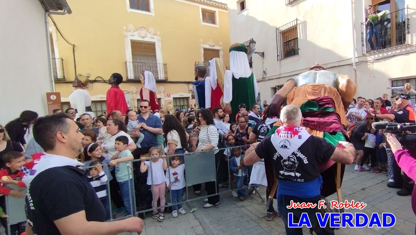 Imágenes del primer pasacalles de Gigantes y Cabezudos en Caravaca de la Cruz