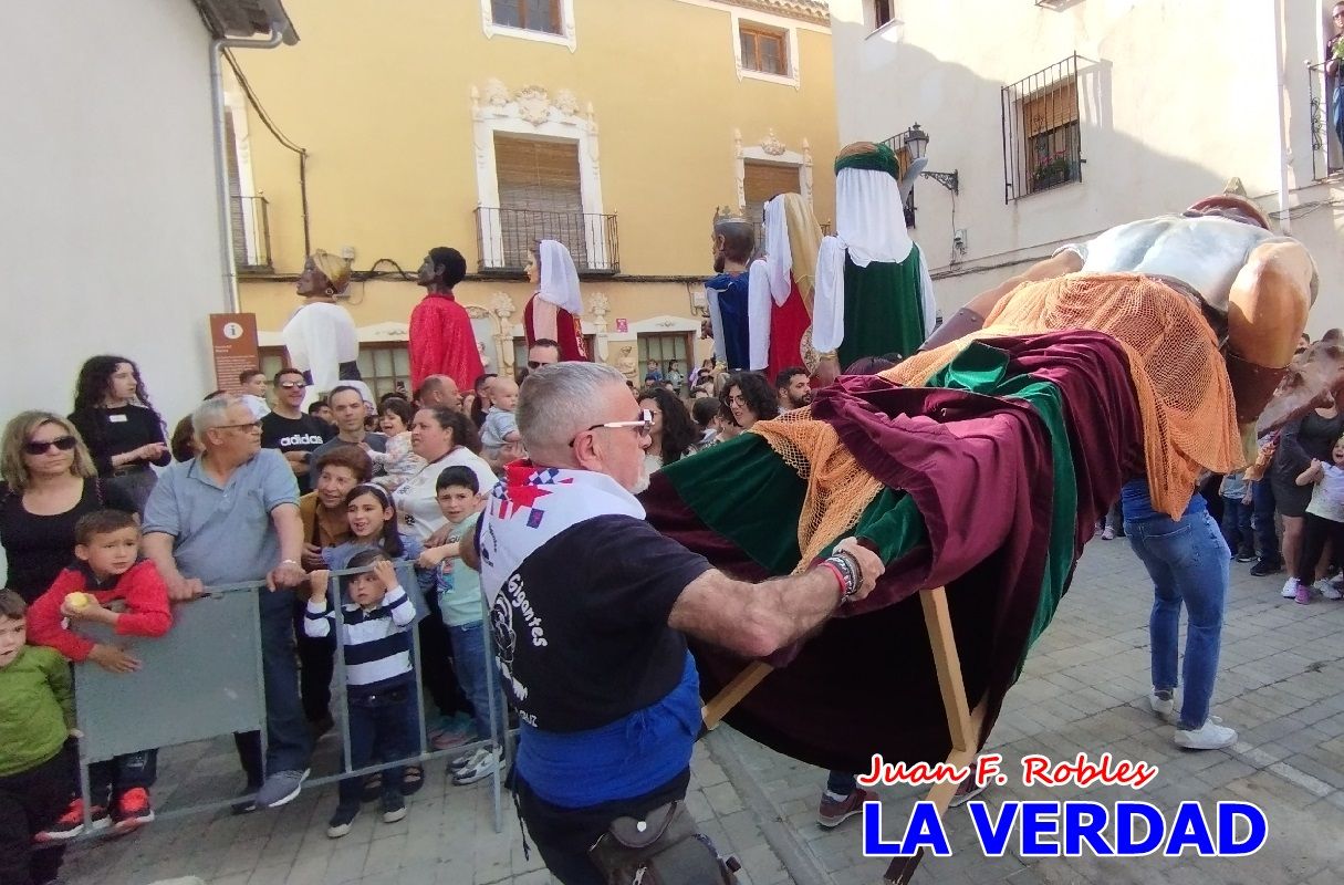 Imágenes del primer pasacalles de Gigantes y Cabezudos en Caravaca de la Cruz