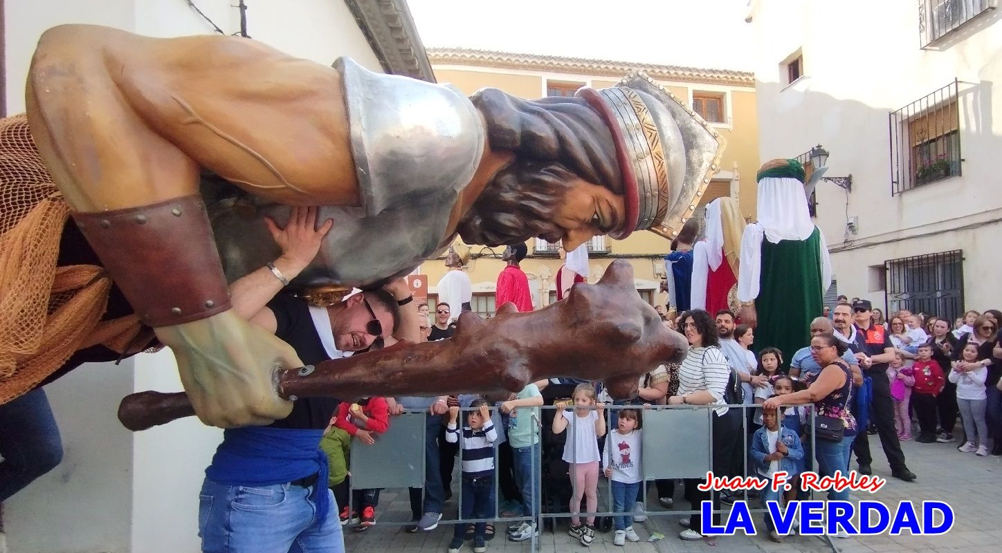 Imágenes del primer pasacalles de Gigantes y Cabezudos en Caravaca de la Cruz