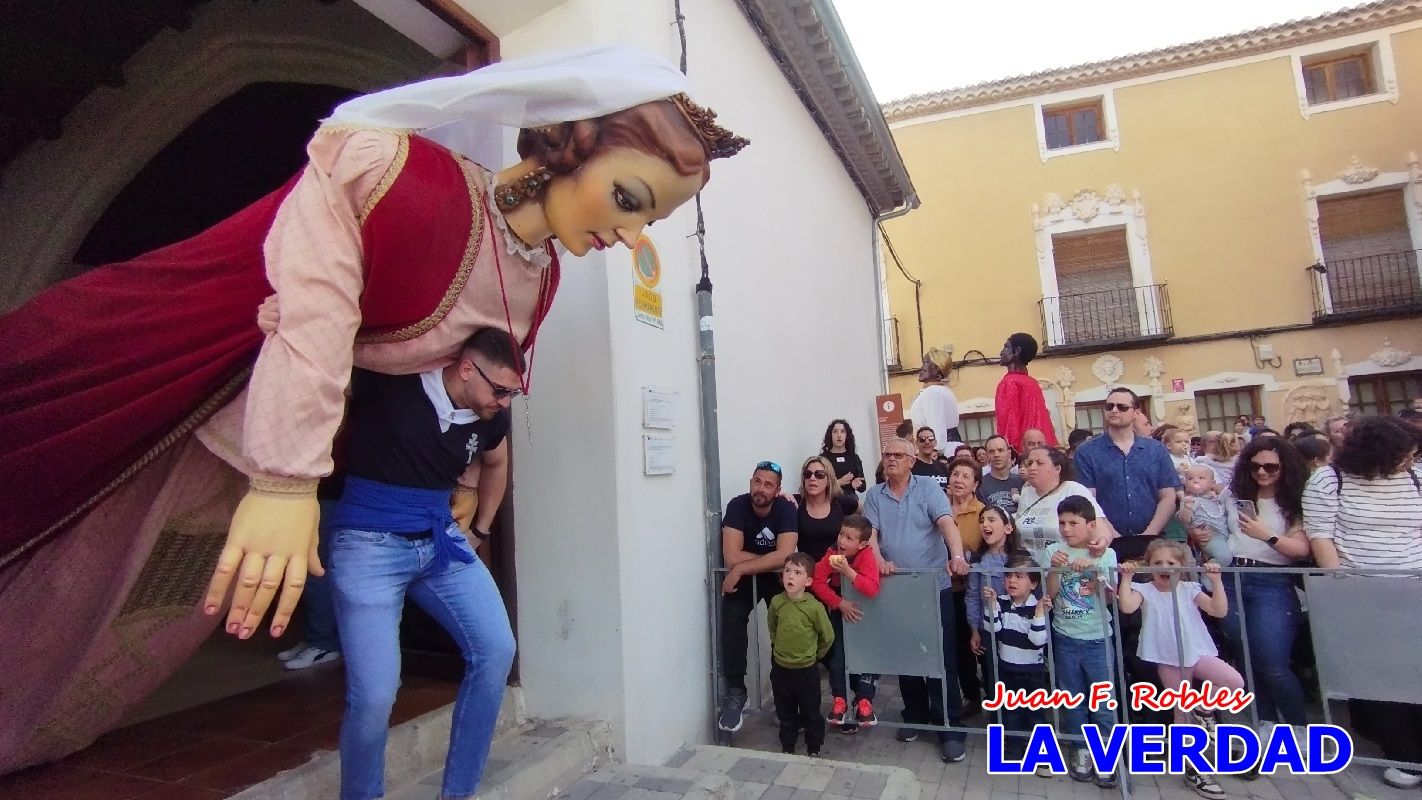 Imágenes del primer pasacalles de Gigantes y Cabezudos en Caravaca de la Cruz