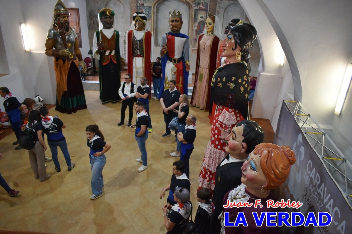Imágenes del primer pasacalles de Gigantes y Cabezudos en Caravaca de la Cruz