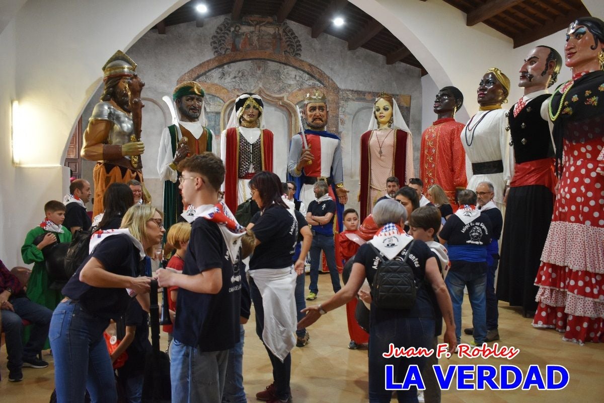 Imágenes del primer pasacalles de Gigantes y Cabezudos en Caravaca de la Cruz