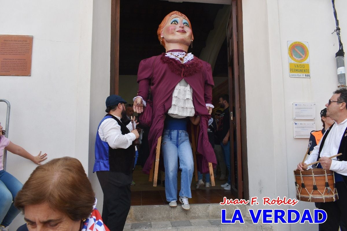 Imágenes del primer pasacalles de Gigantes y Cabezudos en Caravaca de la Cruz
