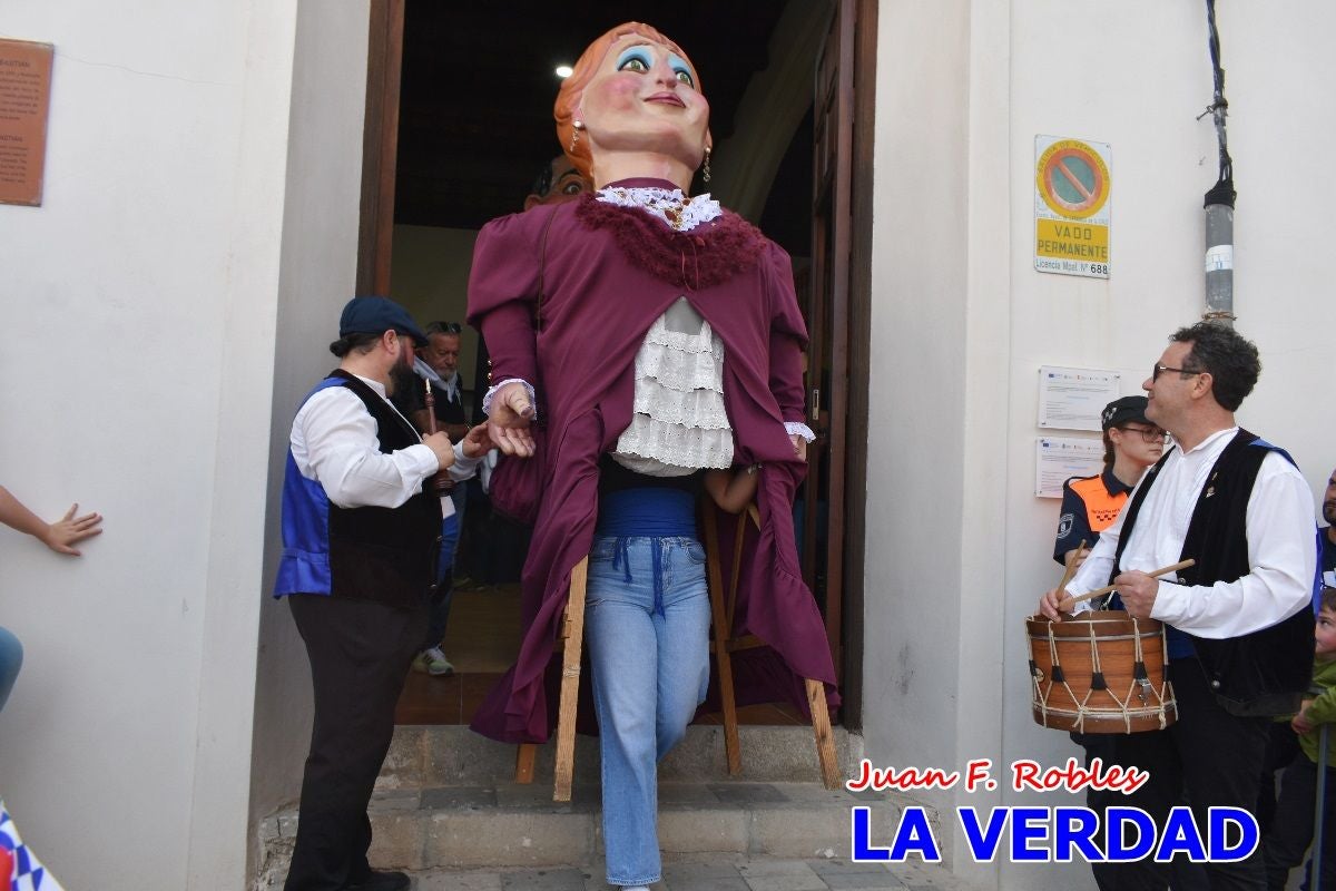 Imágenes del primer pasacalles de Gigantes y Cabezudos en Caravaca de la Cruz
