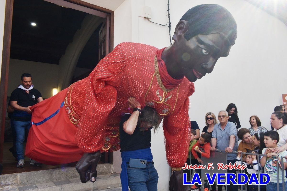 Imágenes del primer pasacalles de Gigantes y Cabezudos en Caravaca de la Cruz