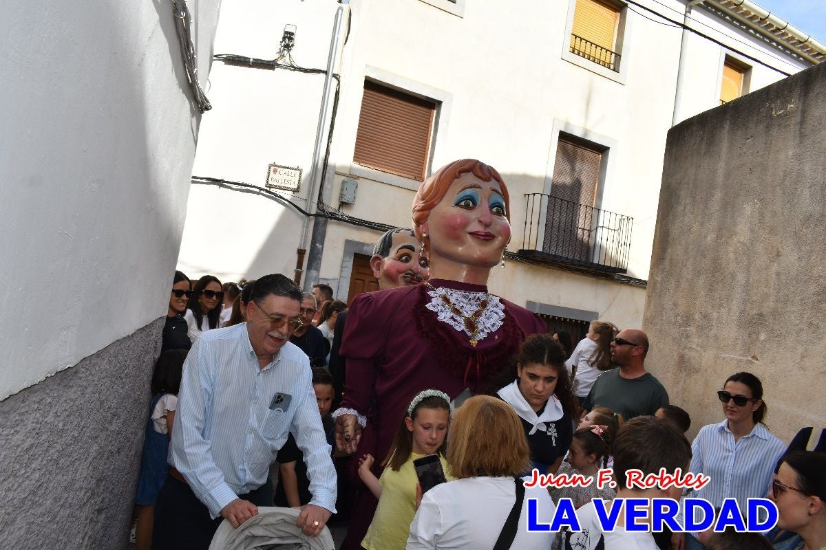 Imágenes del primer pasacalles de Gigantes y Cabezudos en Caravaca de la Cruz
