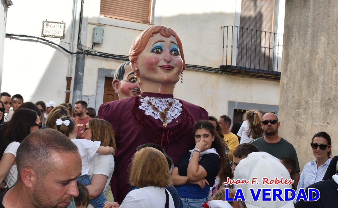 Imágenes del primer pasacalles de Gigantes y Cabezudos en Caravaca de la Cruz