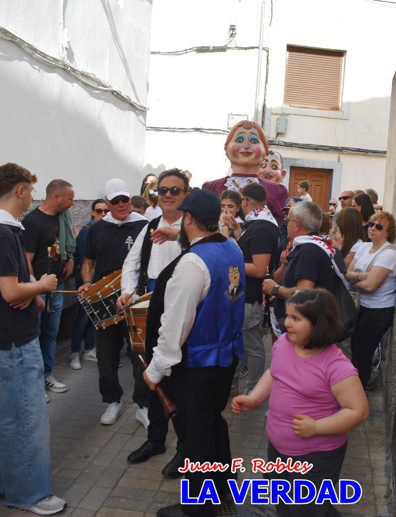 Imágenes del primer pasacalles de Gigantes y Cabezudos en Caravaca de la Cruz