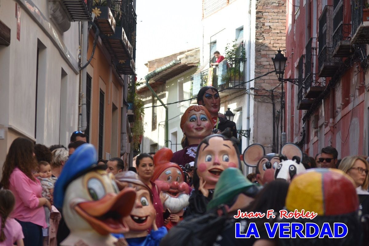 Imágenes del primer pasacalles de Gigantes y Cabezudos en Caravaca de la Cruz