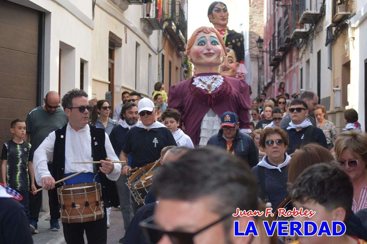 Imágenes del primer pasacalles de Gigantes y Cabezudos en Caravaca de la Cruz