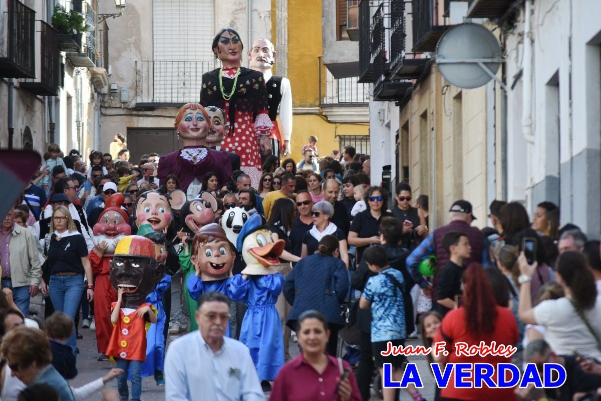 Imágenes del primer pasacalles de Gigantes y Cabezudos en Caravaca de la Cruz