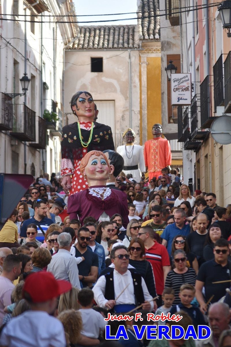 Imágenes del primer pasacalles de Gigantes y Cabezudos en Caravaca de la Cruz