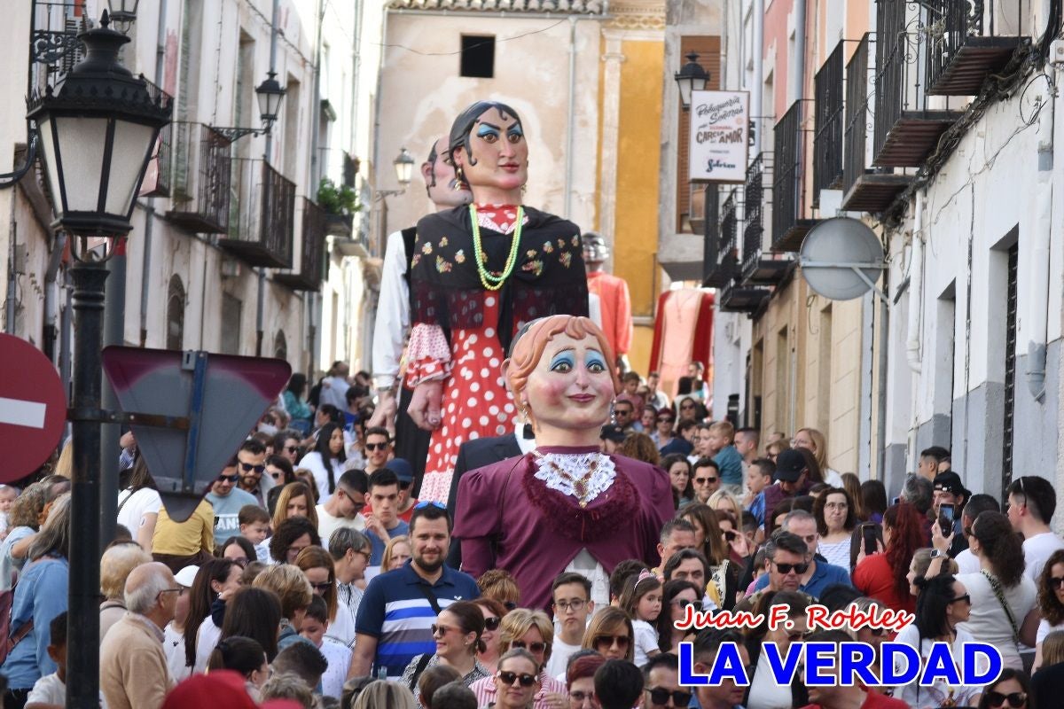 Imágenes del primer pasacalles de Gigantes y Cabezudos en Caravaca de la Cruz