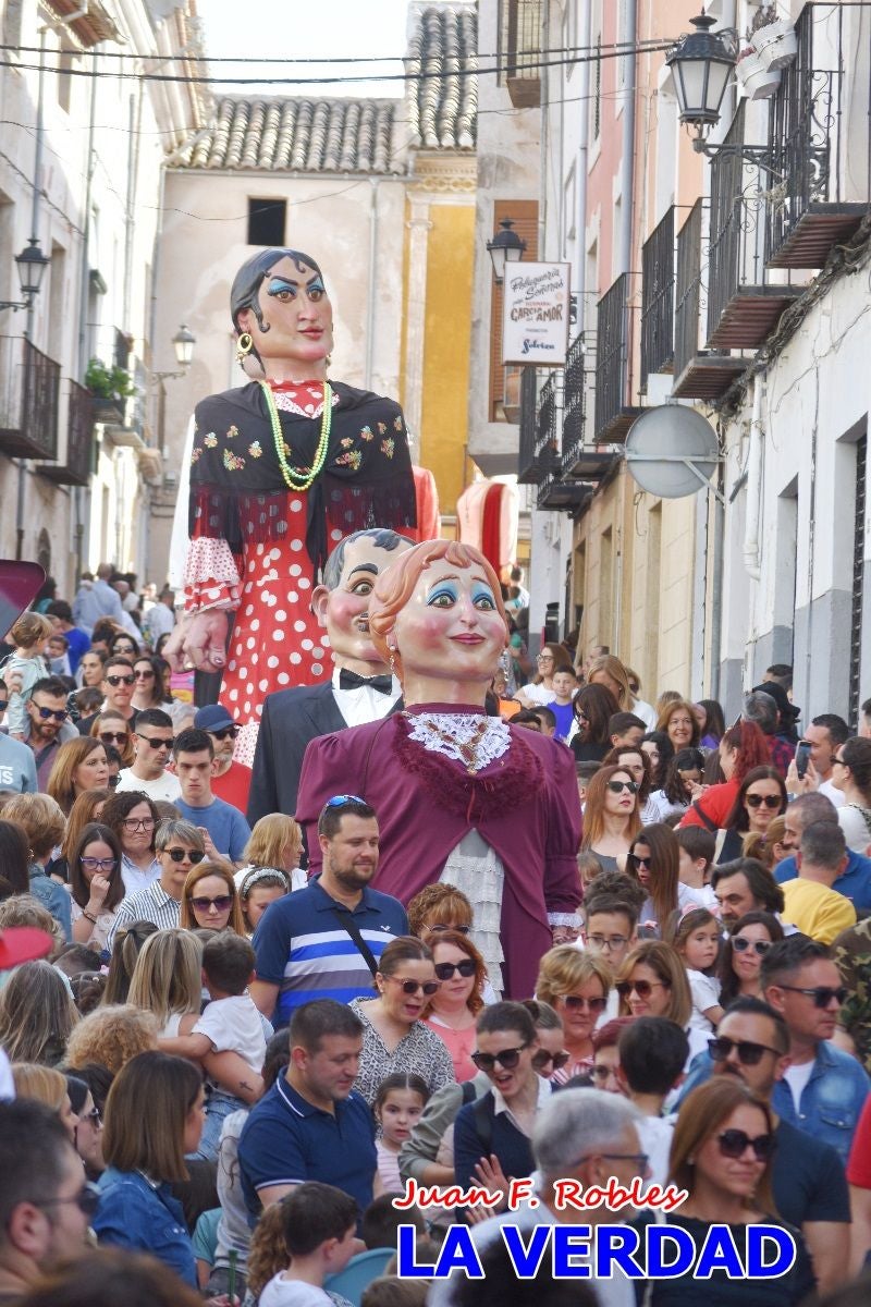 Imágenes del primer pasacalles de Gigantes y Cabezudos en Caravaca de la Cruz