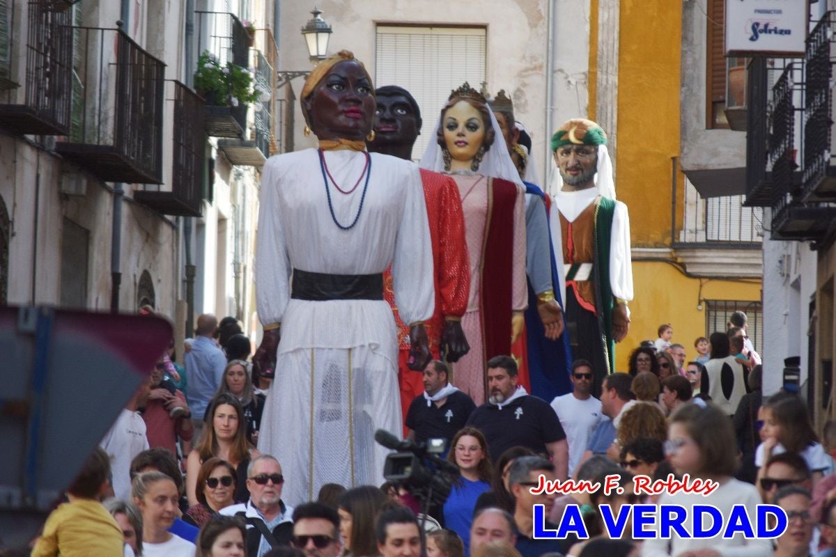 Imágenes del primer pasacalles de Gigantes y Cabezudos en Caravaca de la Cruz
