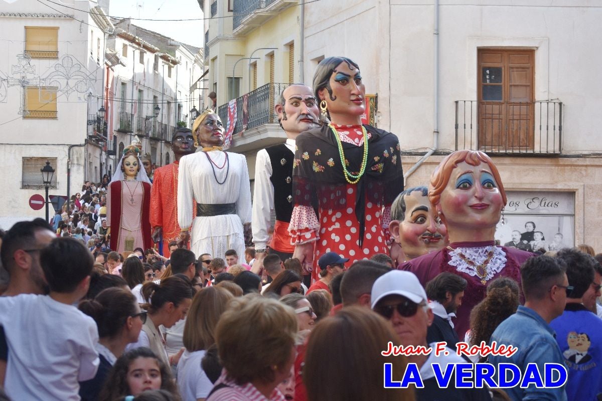 Imágenes del primer pasacalles de Gigantes y Cabezudos en Caravaca de la Cruz