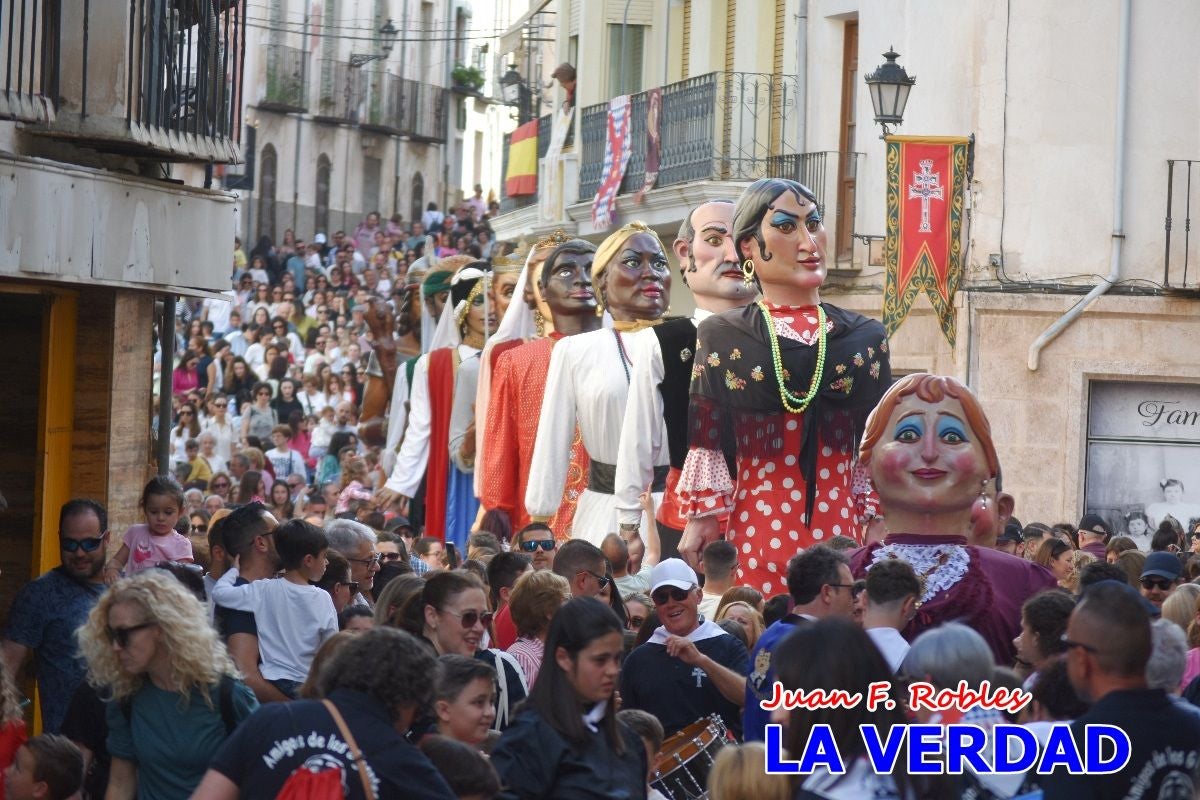 Imágenes del primer pasacalles de Gigantes y Cabezudos en Caravaca de la Cruz