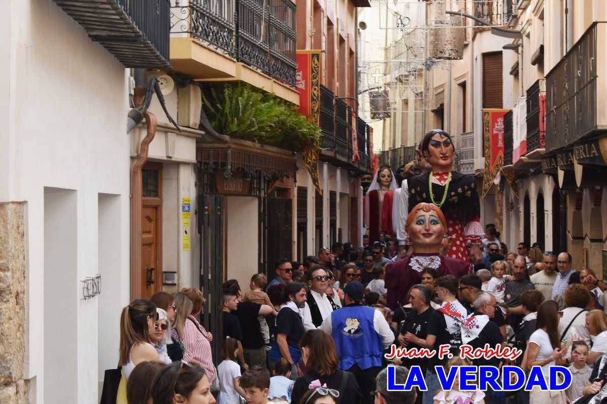 Imágenes del primer pasacalles de Gigantes y Cabezudos en Caravaca de la Cruz