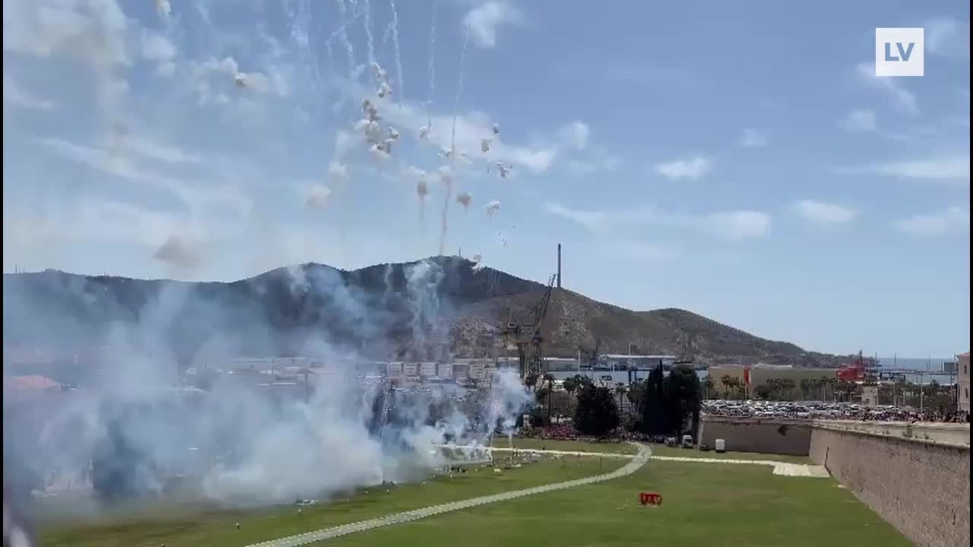 Una mascletá pone el colofón a la jornada fallera en Cartagena