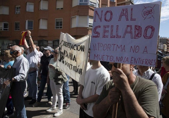 La concentración en La Unión contra el sellado de Portmán, en imágenes