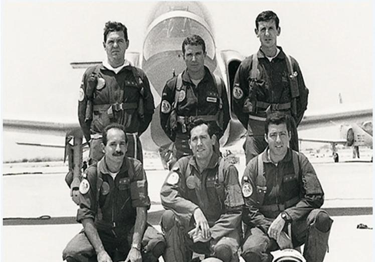 El primer equipo de patrulleros en 1985, con Carrizosa, su principal impulsor, arriba en el centro.