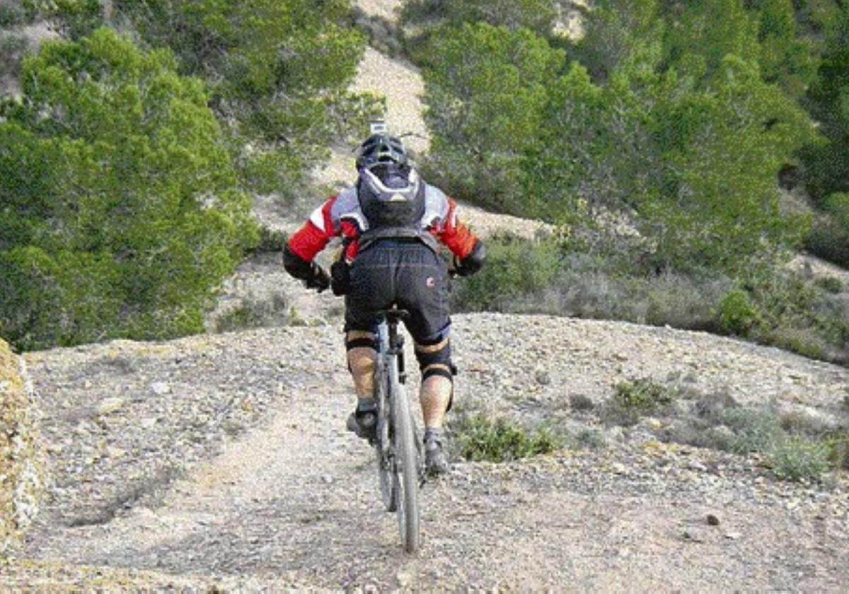 El plan de gestión de El Valle limita el ciclismo por sendas y acota las zonas de escalada
