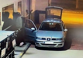 Los presuntos delincuentes, en una imagen captada por una cámara de seguridad.