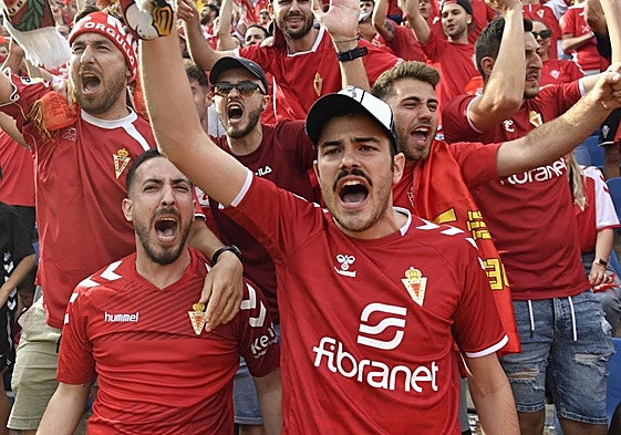 La afición grana, en el Rico Pérez, el día del ascenso a Primera Federación.