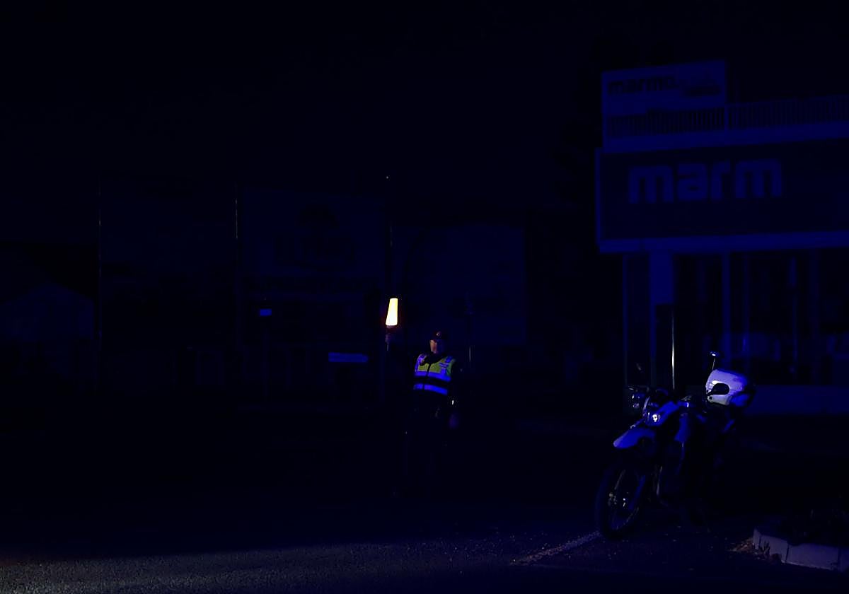 Avenida Miguel Indurain de Murcia, completamente a oscuras.