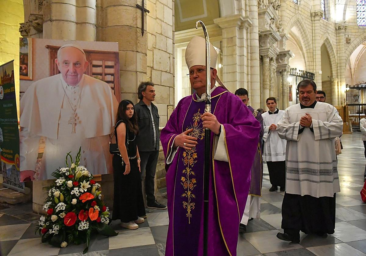 Murcia despide al Papa en la Catedral, en imágenes