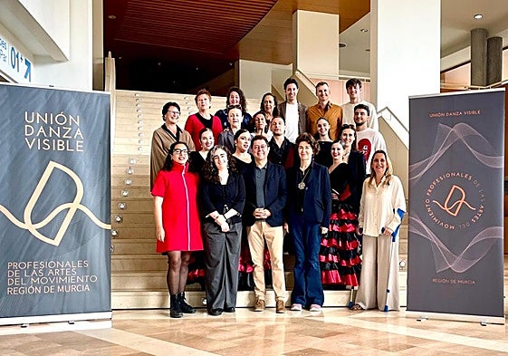 Foto de familia del acto celebrado en el Auditorio Regional.