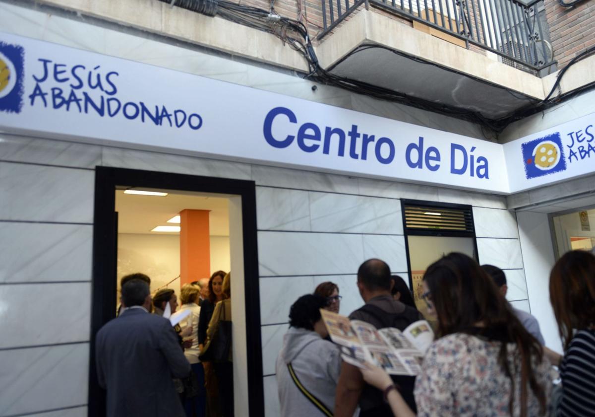 Jesús Abandonado cierra su centro de día en Murcia al quedarse fuera de las subvenciones