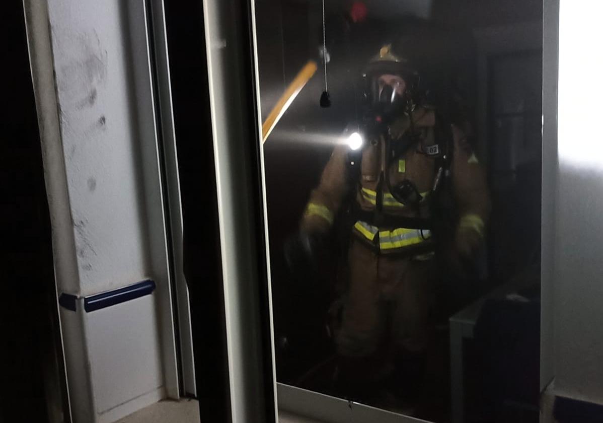Dos ancianos, atendidos en el incendio de su vivienda en Yecla