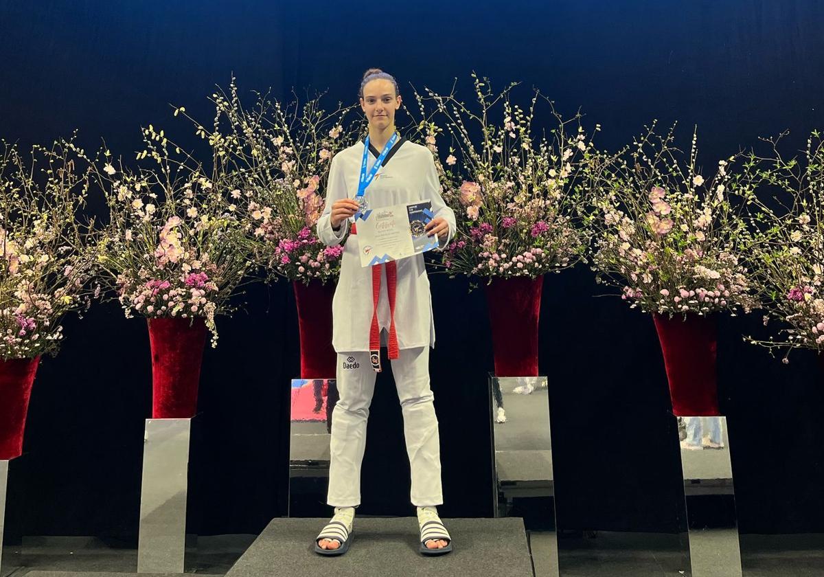La taekwondista murciana África Pereñíguez logra la plata en el Europeo de clubes