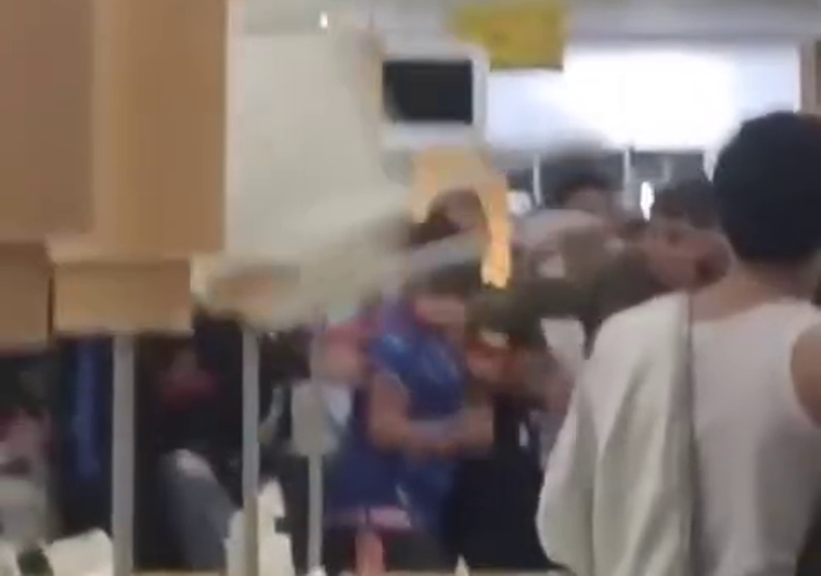 Imagen de la pelea ocurrida dentro del centro comercial Dos Mares de San Javier.