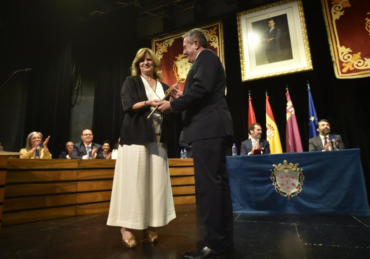 Terol promete «cercanía, solidaridad y esfuerzo» en su estreno como alcaldesa de Alcantarilla