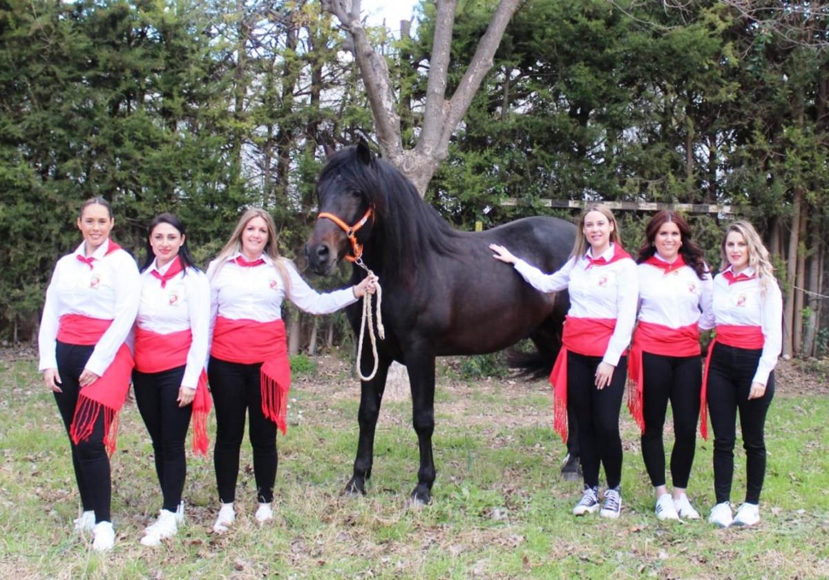 Un grupo de mujeres correrá por primera vez en los Caballos del Vino de Caravaca