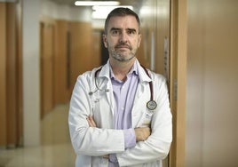 José Antonio Macías, en el Hospital Morales Meseguer.
