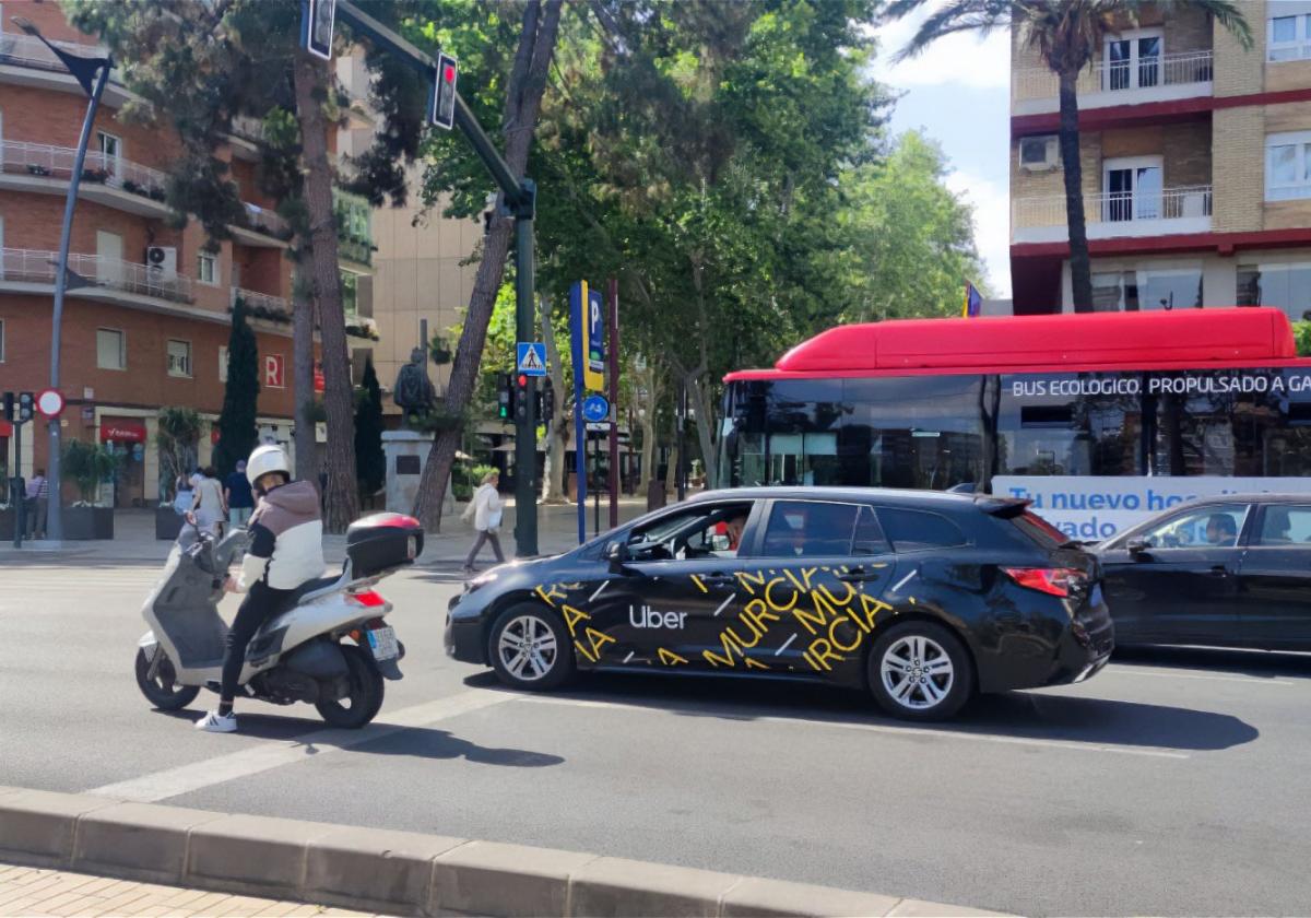 La Comunidad defiende una «convivencia equilibrada» en Murcia entre flotas de taxis y VTC