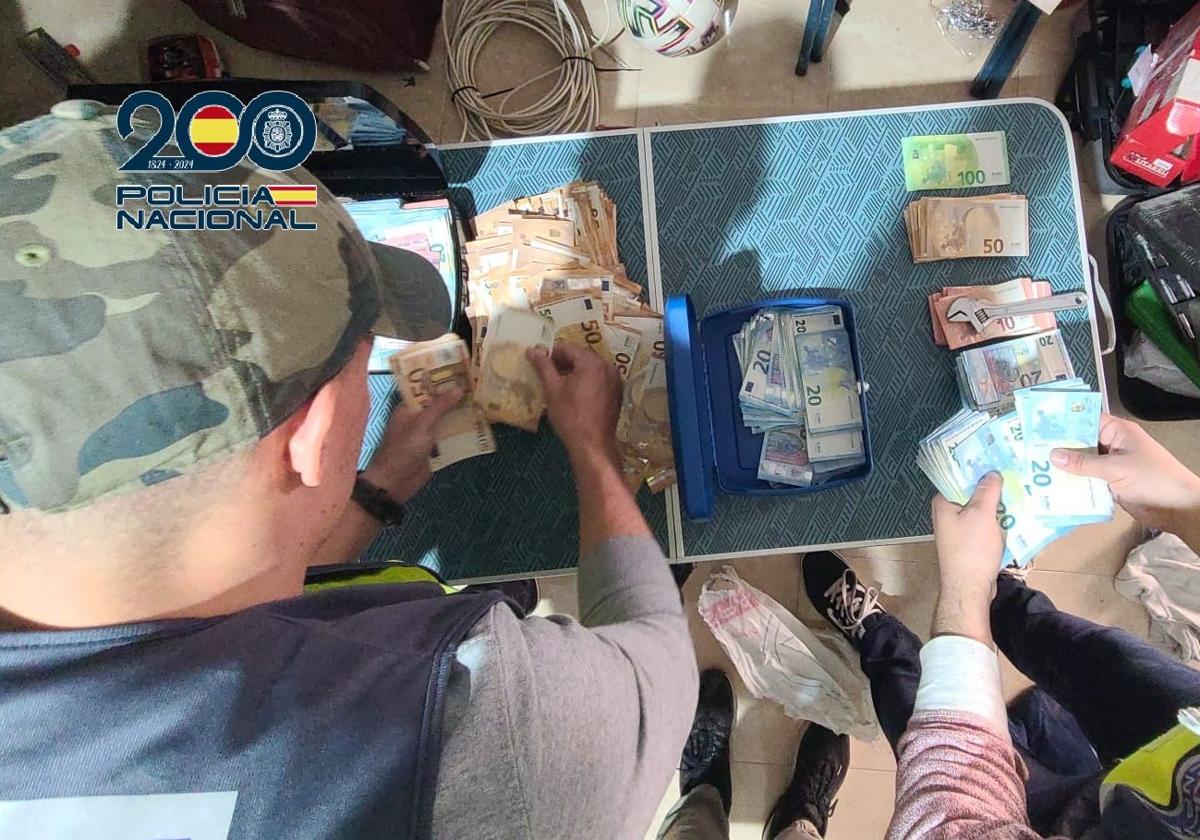 Intervienen 67. 000 euros en una vivienda de cartagena en la que se vendía droga | la verdad