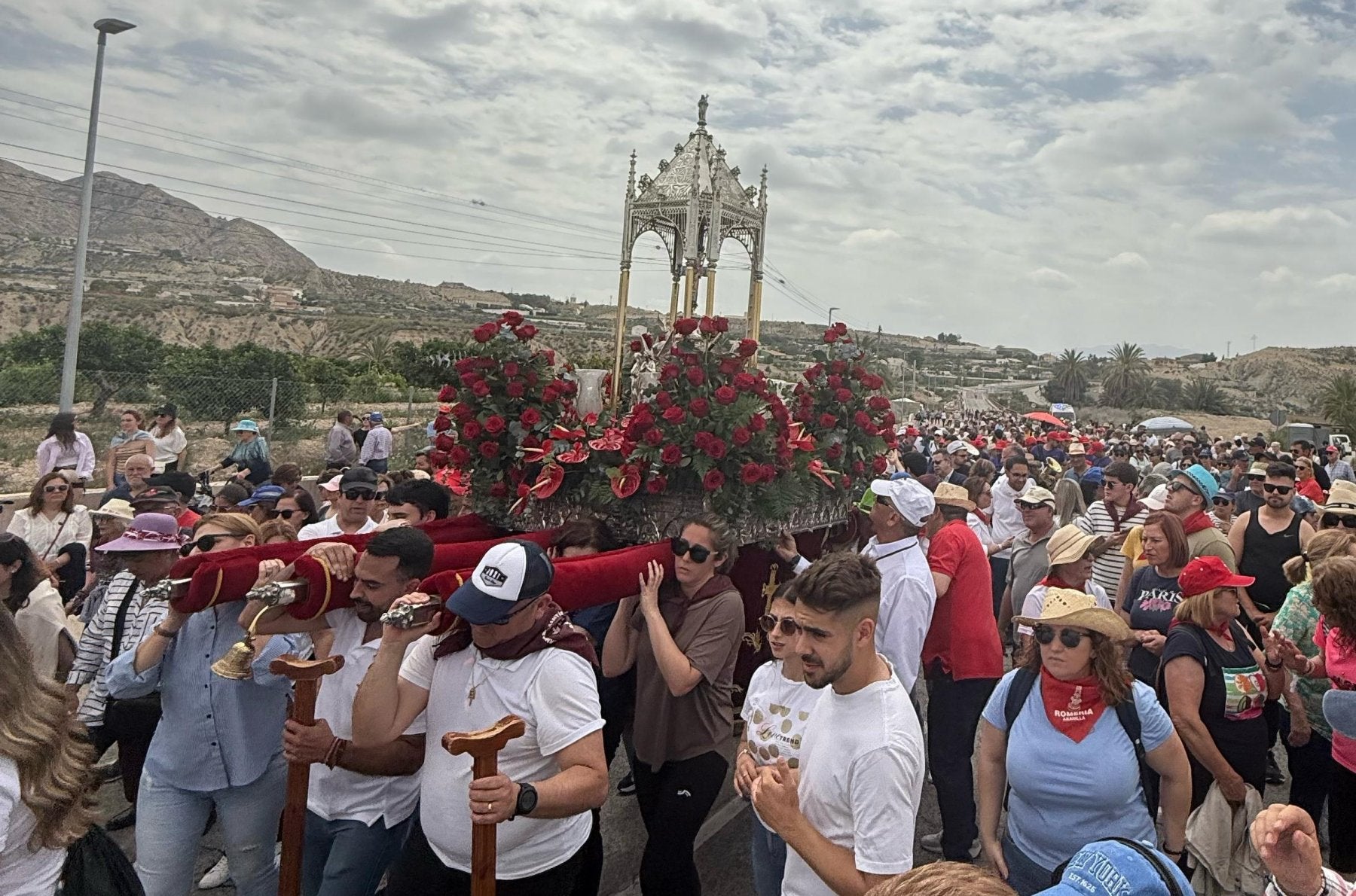 Cónclave de tradiciones en la romería de Mahoya