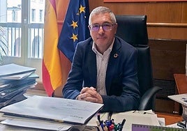 Hugo Morán, en su despacho del Ministerio para la TransiciónEcológica y el Reto Demográfico, en Madrid.