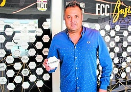 El empresario pachequero Gregorio García, en la zona Business del estadio Cartagonova cuando patrocinaba al FC Cartagena.