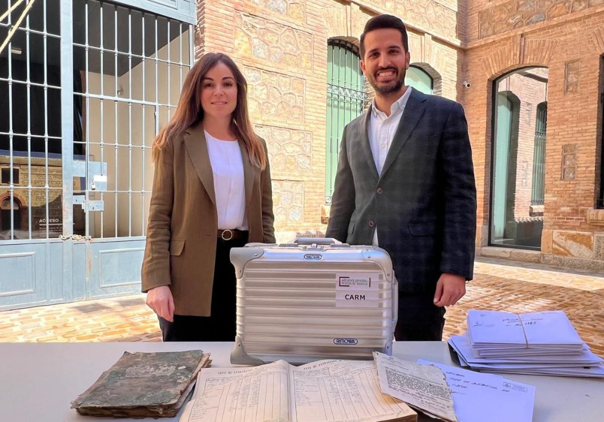Rebeca Pérez y Patricio Sánchez, durante la entrega.