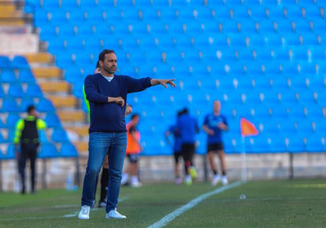 Fran Fernández, entrenador del Real Murcia, ayer.