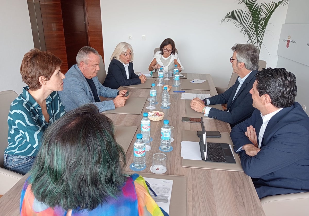 Marín no garantiza a ugt y cc oo que no recortará sus asignaciones en los presupuestos | la verdad