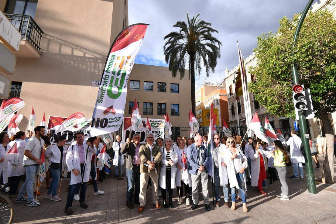 La protesta de los médicos en Murcia, en imágenes