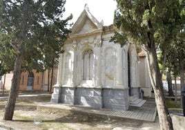 Un panteón del cementerio de de Nuestro Padre Jesús de Murcia.